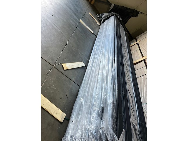 Ca. 105x grenen channelsiding zwart gecoat, 18x140mm, lengte 420cm - afbeelding 2 van  3