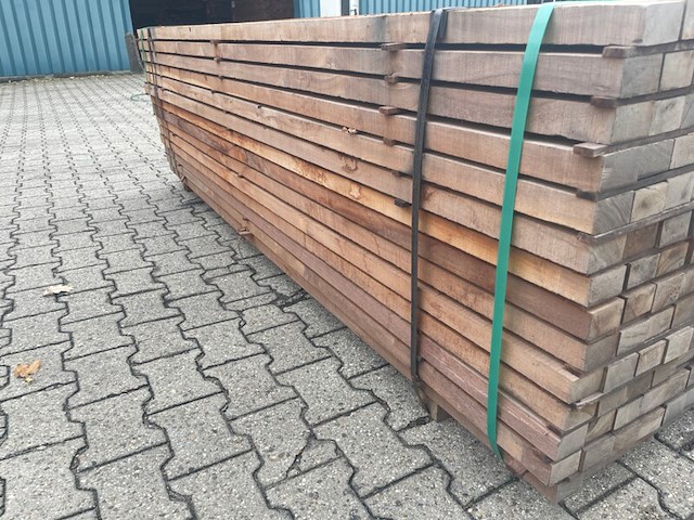 Ca. 105x massaranduba onderligger fijnbezaagd, 40x60mm, lengte 200cm - afbeelding 2 van  4
