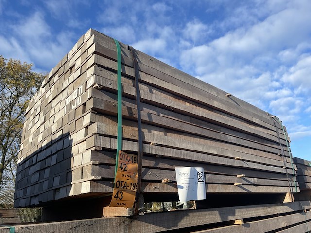 Ca. 105x massaranduba regels fijnbezaagd, 40x60mm, lengte 200cm - afbeelding 4 van  4