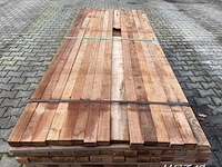 Ca. 105x massaranduba regels fijnbezaagd, 40x60mm, lengte 200cm - afbeelding 1 van  4