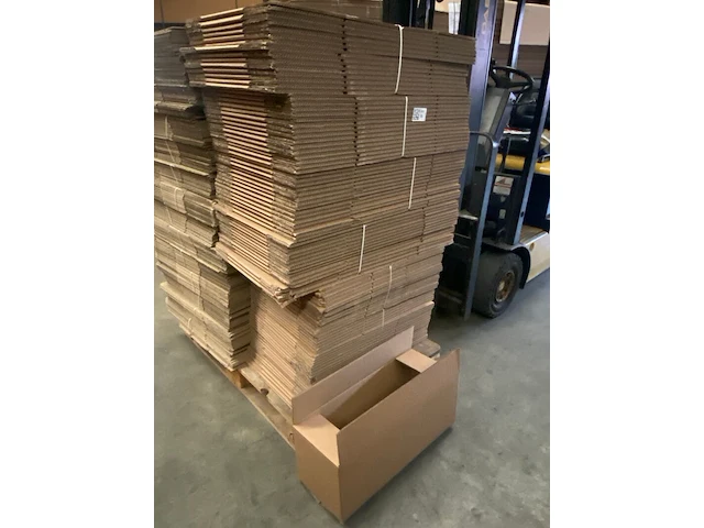 Ca. 105x verzenddozen, dubbelgolf, 2 maten - afbeelding 1 van  4