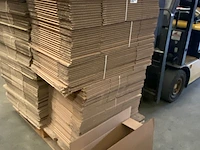Ca. 105x verzenddozen, dubbelgolf, 2 maten