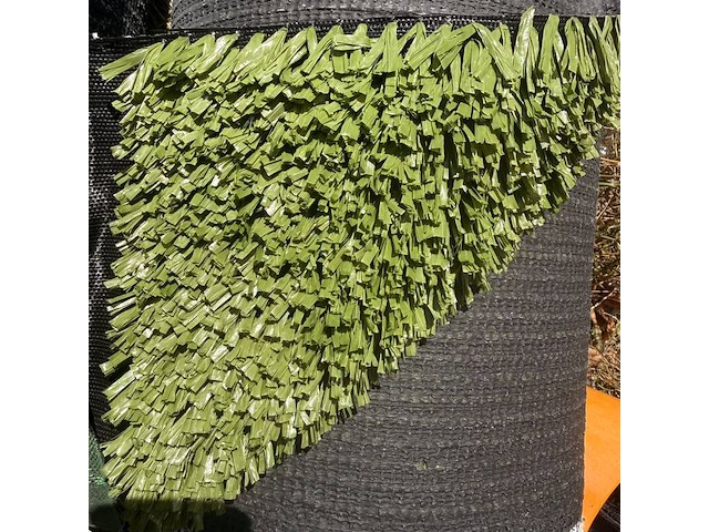 Ca. 107,6m2 kunstgras, 24 mm hoog, groen - afbeelding 2 van  3