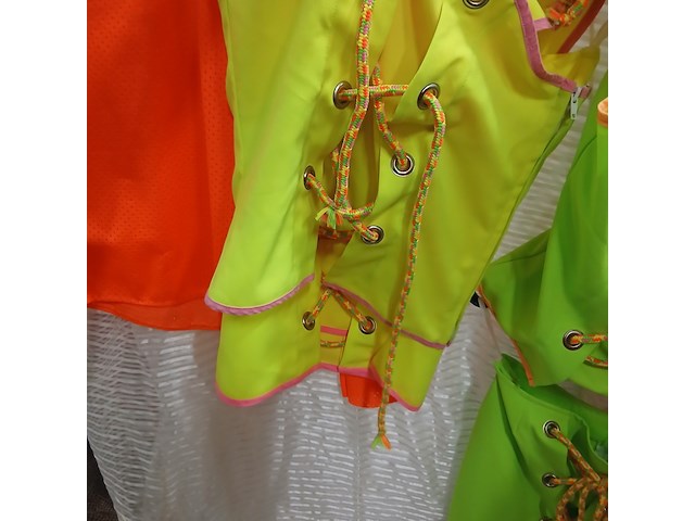 Ca. 107x carnaval feestkleding neon - afbeelding 6 van  6