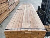 Ca. 108x guyana teak planken fijnbezaagd, 31x80mm, lengte 305cm