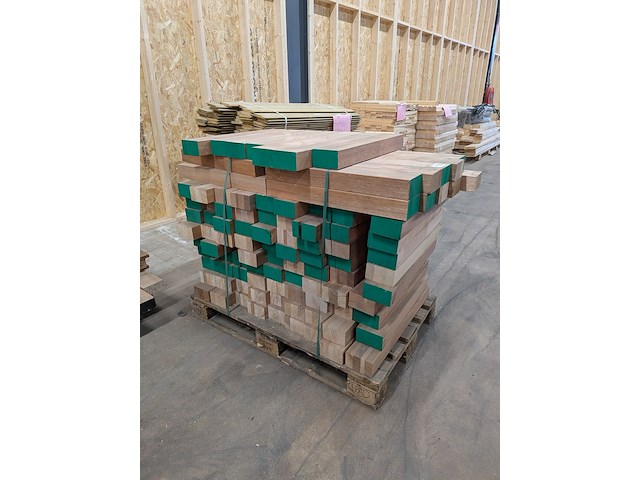 Ca. 108x meranti balk - afbeelding 3 van  7