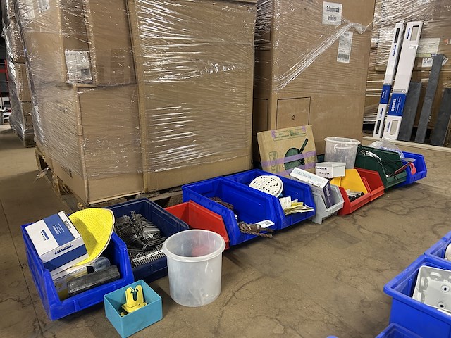 Ca. 10x assortimentsbak met diverse bouwmaterialen - afbeelding 1 van  11