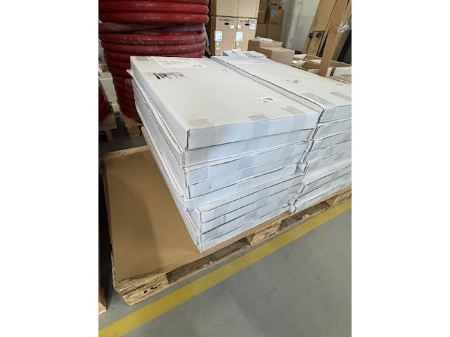 Ca. 10x badkamerradiator, drl products, lisa, ral 9016 - afbeelding 4 van  4