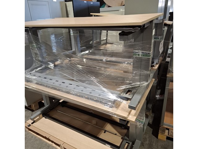 Ca. 10x bureau en 6x tafel - afbeelding 4 van  7