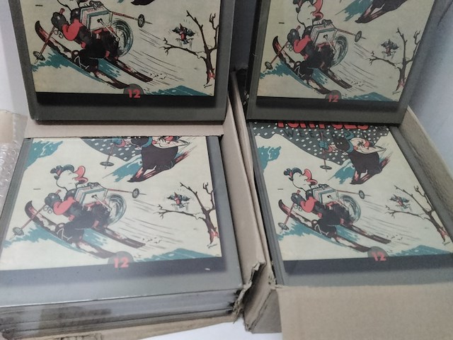 Ca. 10x dik weekblad tom poes hardcover - afbeelding 2 van  5