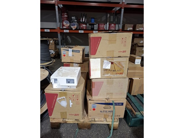 Ca. 10x diverse omvormers o.a. solar edge, sofar solar, diverse modellen - afbeelding 1 van  11