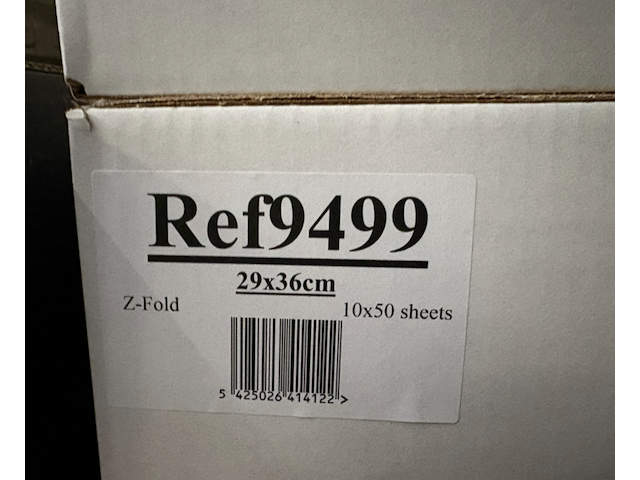 Ca. 10x doos met 500 z-fold doeken 29x36 cm - afbeelding 2 van  3