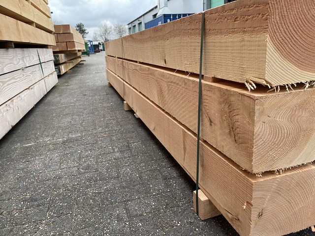 Ca. 10x douglas balken fijnbezaagd, 200x200mm, lengte 300cm - afbeelding 2 van  4