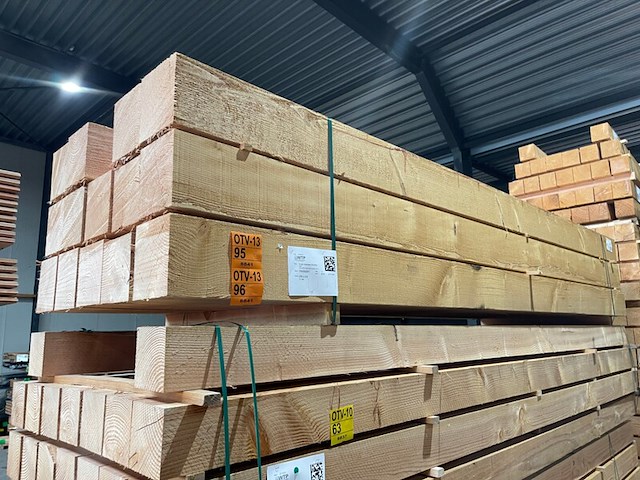 Ca. 10x douglas balken fijnbezaagd, 200x200mm, lengte 400cm - afbeelding 4 van  4