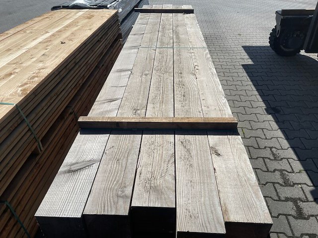 Ca. 10x douglas balken fijnbezaagd, 200x200mm, lengte 500cm - afbeelding 1 van  3