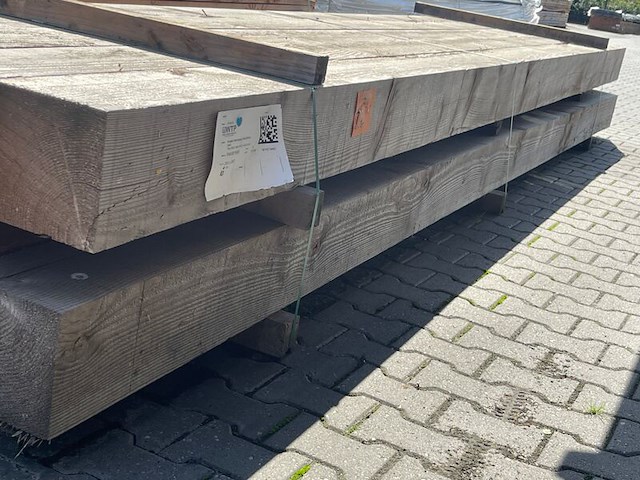 Ca. 10x douglas balken fijnbezaagd, 200x200mm, lengte 500cm - afbeelding 2 van  3