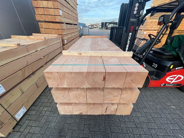 Ca. 10x douglas balken fijnbezaagd, 200x200mm, lengte 500cm - afbeelding 1 van  4