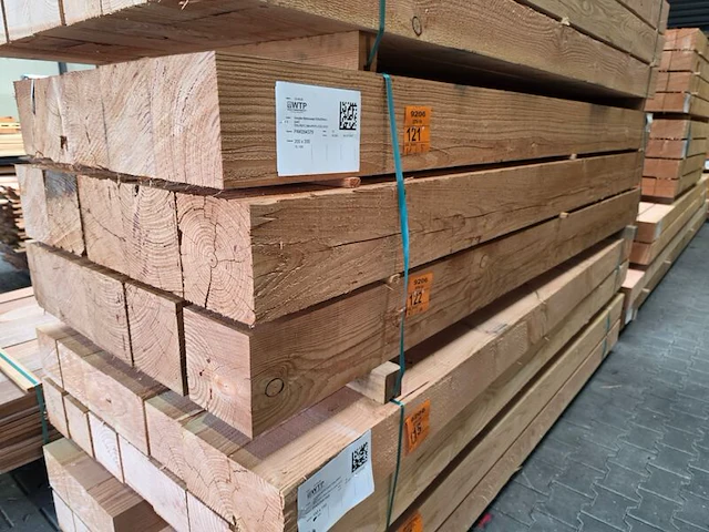 Ca. 10x douglas staanders fijnbezaagd, 200x200mm, lengte 300cm - afbeelding 4 van  4