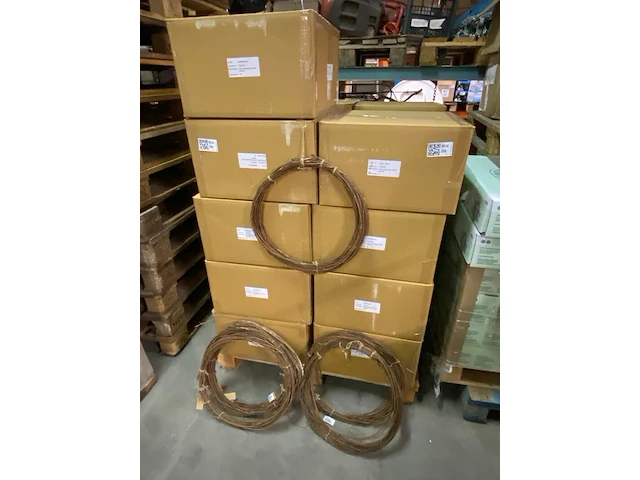 Ca. 10x dozen a 12 stuks natuurlijke kransen - afbeelding 1 van  6