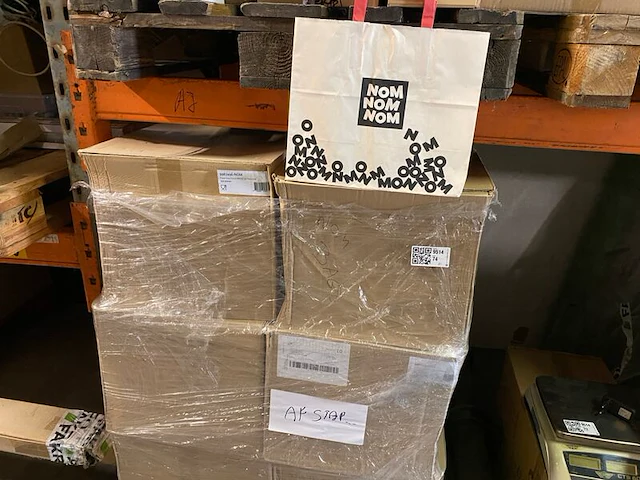 Ca. 10x dozen a 250 stuks papieren draagtassen, groot - afbeelding 1 van  4