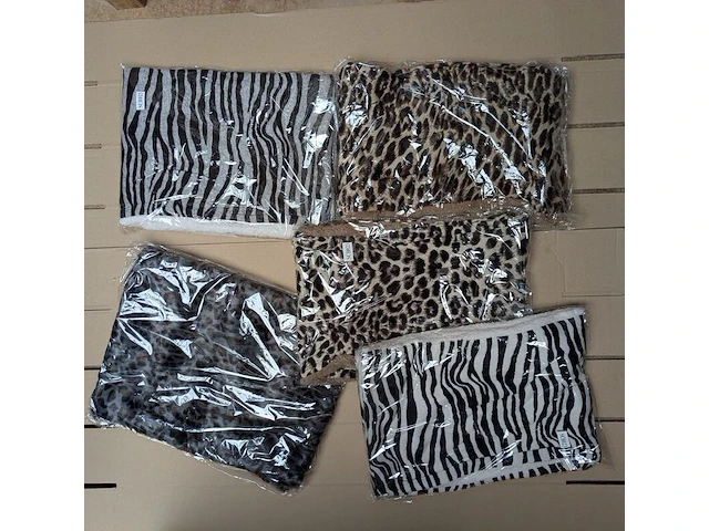 Ca. 10x fleece col sjaal dames, diverse prints, 28 x 75 cm - afbeelding 1 van  5