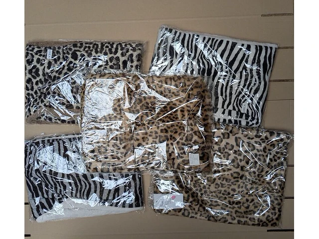 Ca. 10x fleece col sjaal dames, diverse prints, 28 x 75 cm - afbeelding 1 van  3