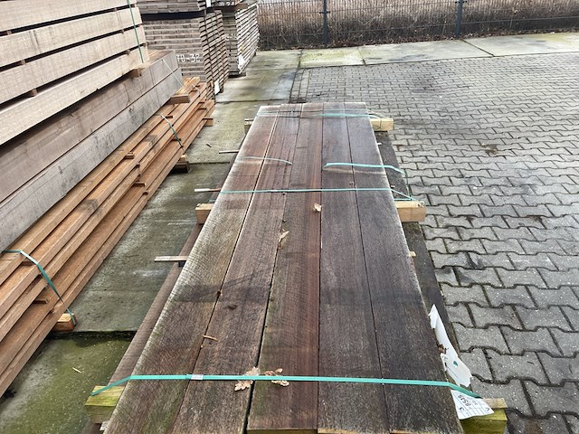 Ca. 10x guyana teak planken fijnbezaagd, 33x158mm, lengte 275cm - afbeelding 1 van  3