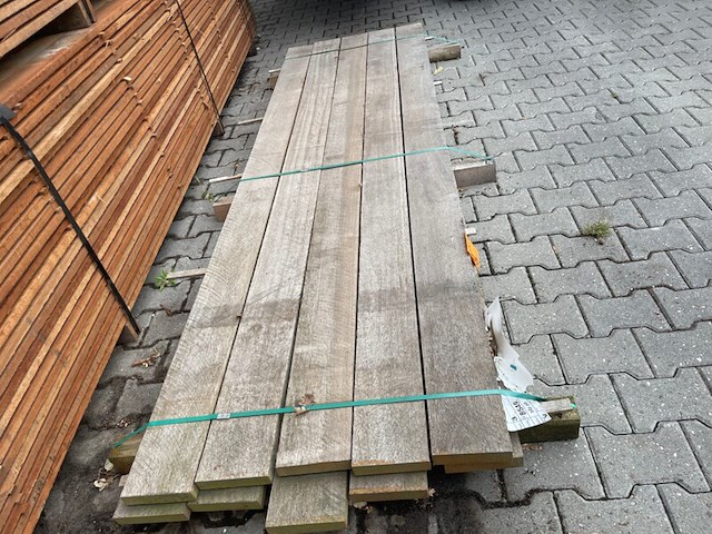 Ca. 10x guyana teak planken fijnbezaagd, 33x158mm, lengte 275cm - afbeelding 1 van  3