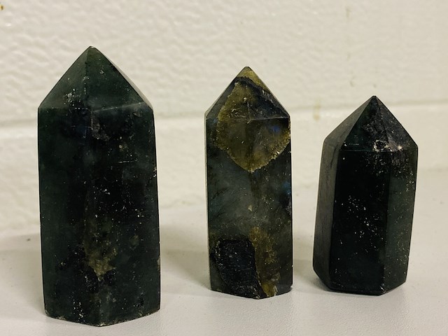 Ca. 10x labradoriet obelisk 6-zijdig - afbeelding 5 van  5