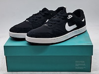Ca. 10x paar schoenen, nike, o.a. sb alleyoop cj0882-102