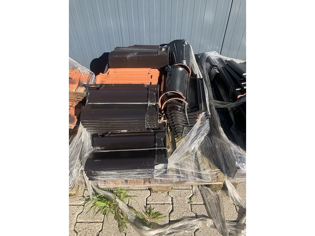 Ca. 10x pallets dakpannen, koramic, bruin/zwart - afbeelding 4 van  13