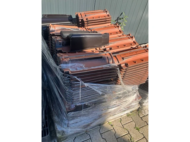 Ca. 10x pallets dakpannen, koramic, bruin/zwart - afbeelding 9 van  13