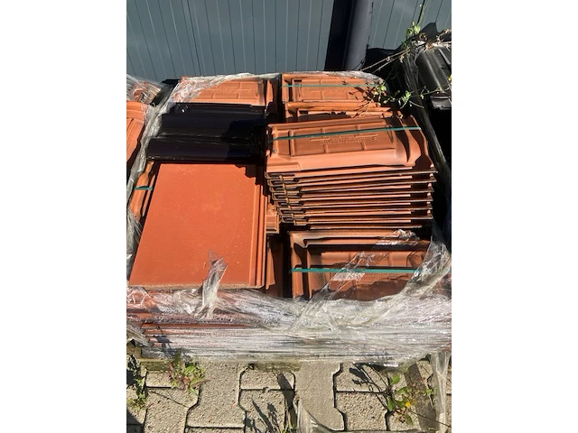 Ca. 10x pallets dakpannen, koramic, bruin/zwart - afbeelding 12 van  13