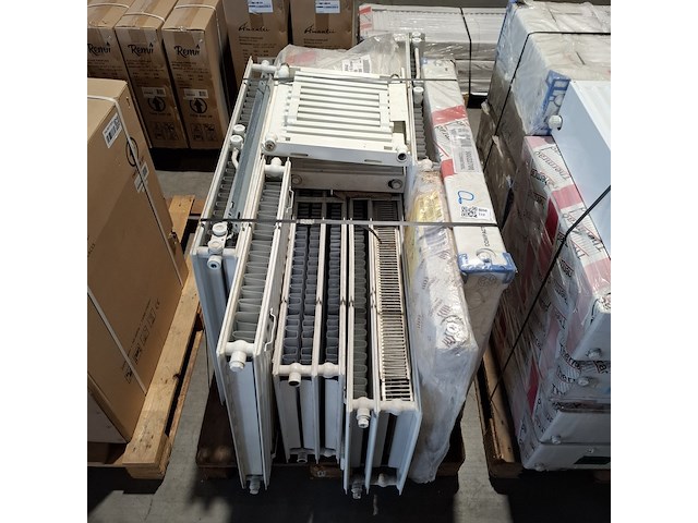 Ca. 10x radiatoren, diverse, old stock - afbeelding 2 van  7