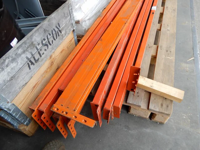 Ca. 10x restanten liggers palletstelling, oranje - afbeelding 2 van  4