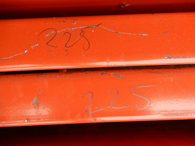 Ca. 10x restanten liggers palletstelling, oranje - afbeelding 3 van  4