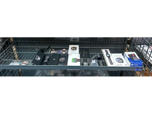 Ca. 10x smartwatch, 1x mobiele telefoon, w.o. xelar, royal supplies, zoluko - afbeelding 1 van  9