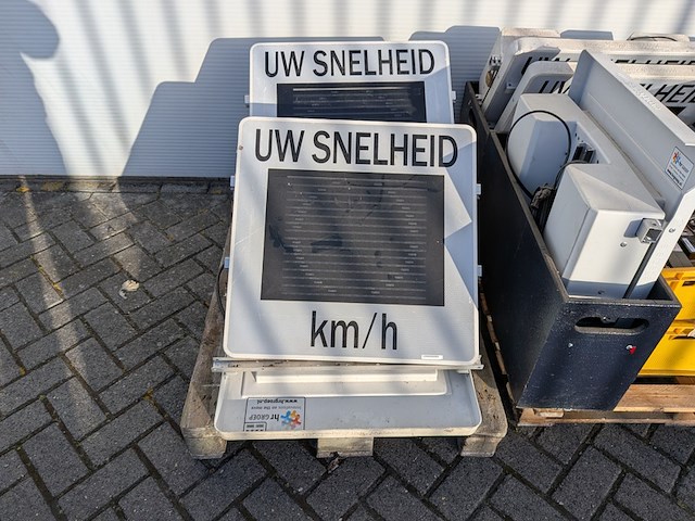 Ca. 10x snelheidsbord, sierzega, gr33c, incl. batterijen en zonnepanelen - afbeelding 3 van  17