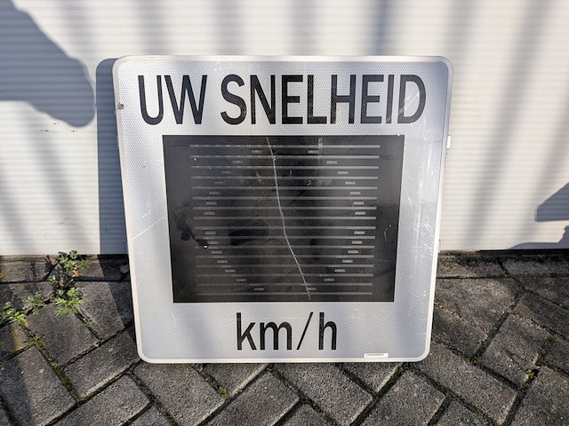 Ca. 10x snelheidsbord, sierzega, gr33c, incl. batterijen en zonnepanelen - afbeelding 4 van  17