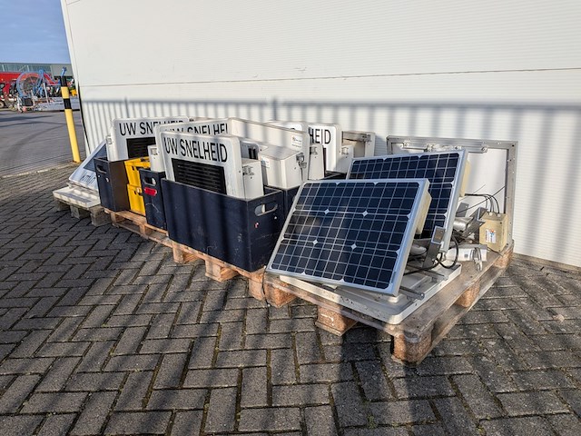 Ca. 10x snelheidsbord, sierzega, gr33c, incl. batterijen en zonnepanelen - afbeelding 11 van  17