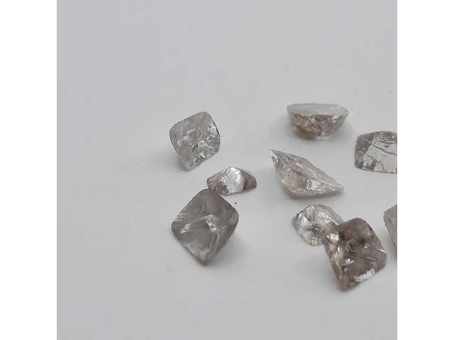 Ca. 10x splijtstuk van diamantkristallen (totaal 2,4 krt) - afbeelding 2 van  4