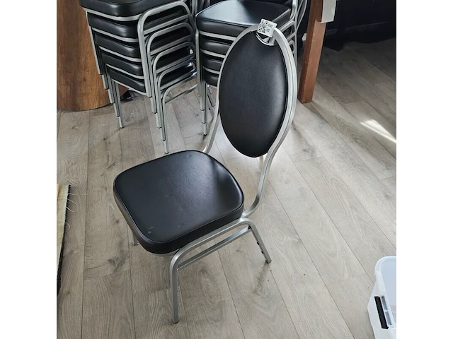 Ca. 10x stoelen, stock chair, zwart - afbeelding 2 van  2