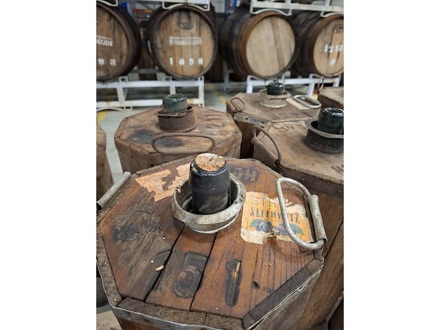 Ca. 10x stroh rum-fles in houten krat - afbeelding 8 van  12