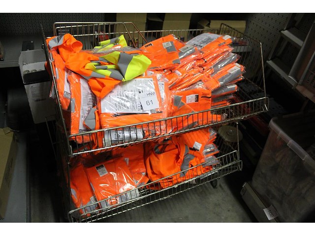 Ca. 110 veiligheidshestjes in diverse maten en kleuren in mand. totaal circa 110 stuks. incl. manden - afbeelding 2 van  3