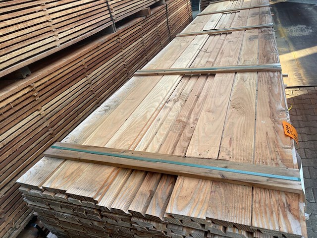 Ca. 110x douglas dubbele rhombus, 25x137mm, lengte 500cm - afbeelding 1 van  3