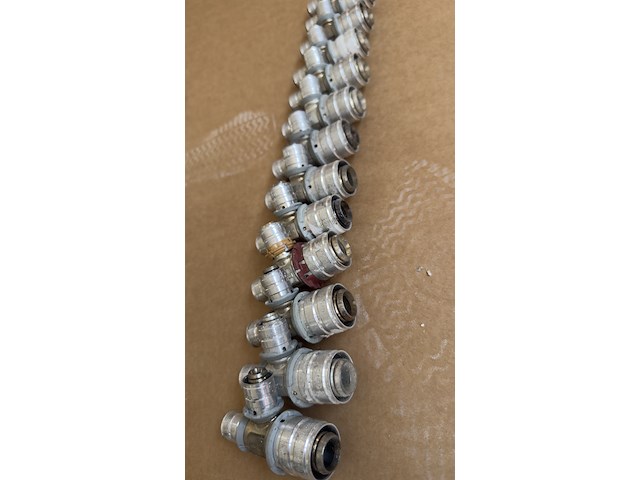 Ca. 110x pers koppelingen, uponor, kgt 500 profiline - afbeelding 6 van  9