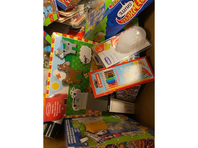 Ca. 110x speelgoed en handelsgoederen, disney, cricut, stabilo etc. - afbeelding 3 van  3