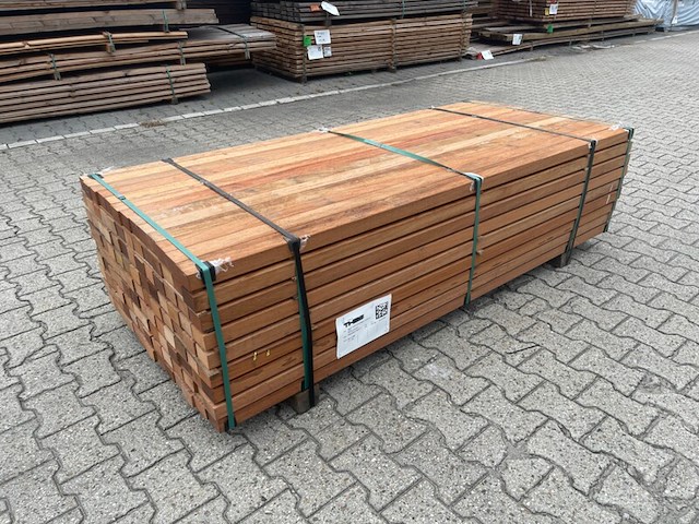 Ca. 111x angelim pedra onderliggers geschaafd, 45x68mm, lengte 200cm - afbeelding 2 van  3