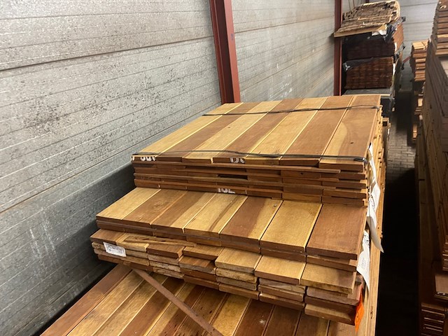 Ca. 112x guyana ipé planken geschaafd country grade, 21x140mm, lengte 56/65cm, 35/100cm, 21/125cm - afbeelding 1 van  3