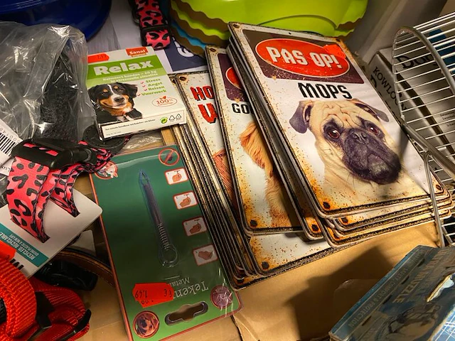 Ca. 114x dierenbenodigdheden, beeztees, boon nylon, trixie etc. - afbeelding 3 van  6